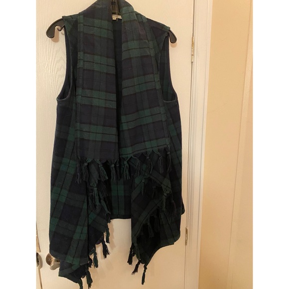 Plaid entro tasseled wrap - Picture 3 of 4